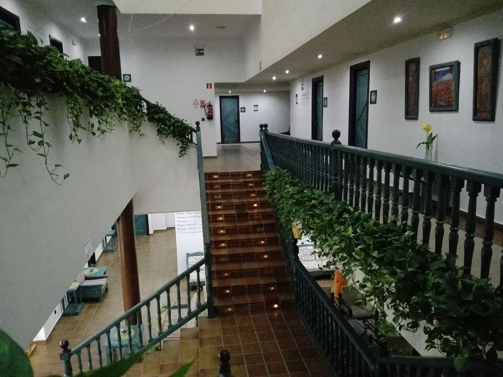 Hotel อัลมาโกร ภายนอก รูปภาพ